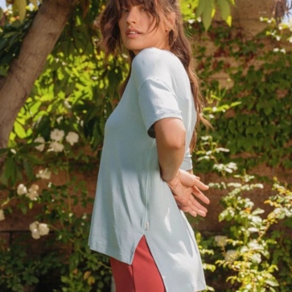 High Low Top - Picture 2 of 3